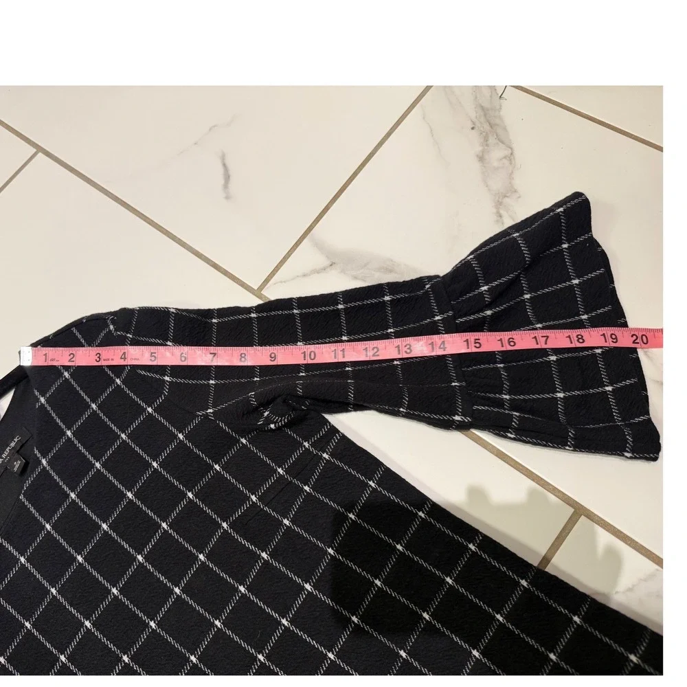 Banana Republic Black White‎ Plaid Bell Sleeve Shift Dress Size 8 - Picture 5 of 10